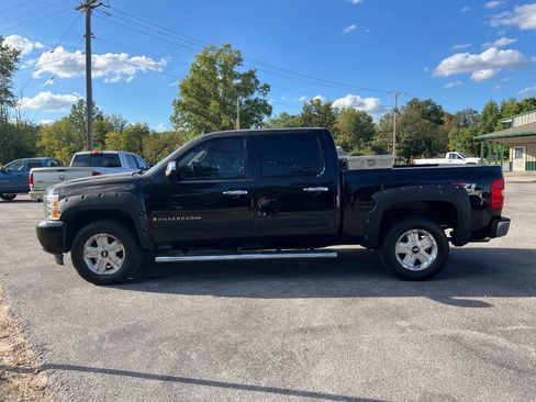 Used 2007 Chevrolet Silverado 1500 LT w/ 1LT Convenience Package image 2