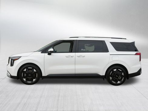 Used 2025 Kia Carnival EX FWD image 4