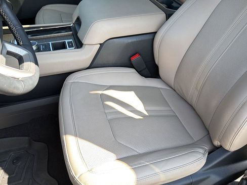 Used 2024 Ford Expedition Limited RWD image 32