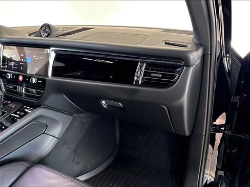 New 2026 Porsche Macan AWD/4WD image 22