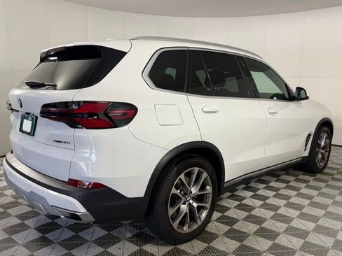 Used 2025 BMW X5 xDrive40i w/ Parking Assistance Package AWD/4WD image 4