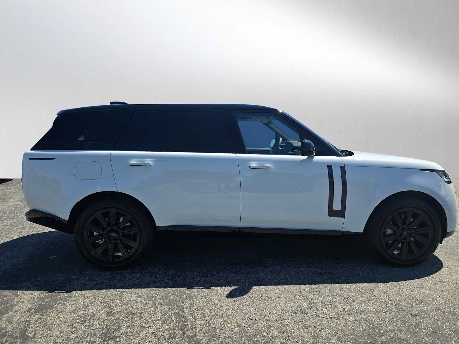 New 2026 Land Rover Range Rover Long Wheelbase SE AWD/4WD image 6