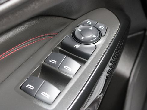 Used 2025 Chevrolet Trax RS w/ Sunroof Package image 23