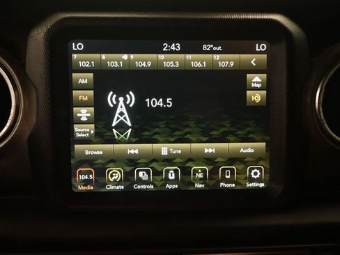 Used 2022 Jeep Wrangler Unlimited Sahara AWD/4WD image 13