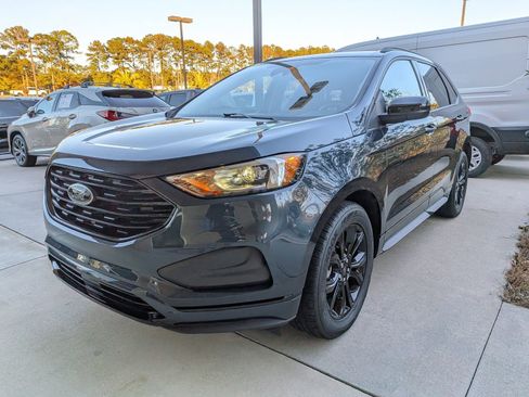 Certified 2024 Ford Edge SE w/ Black Appearance Package image 9