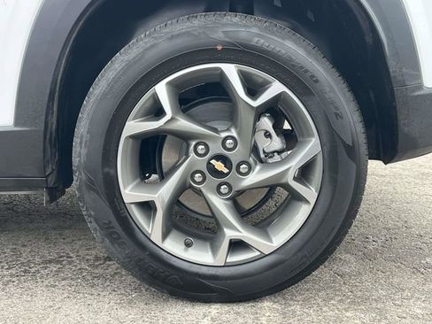 Used 2025 Chevrolet Trax LT w/ LT Convenience Package image 11