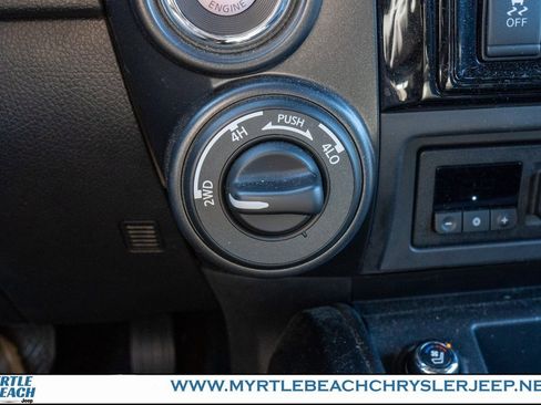 Used 2023 Nissan Titan PRO-4X w/ Pro-4x Convenience Package image 23