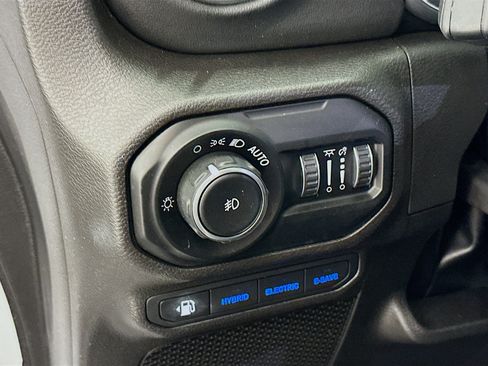 Used 2021 Jeep Wrangler Unlimited Sahara w/ Cold Weather Group AWD/4WD image 17