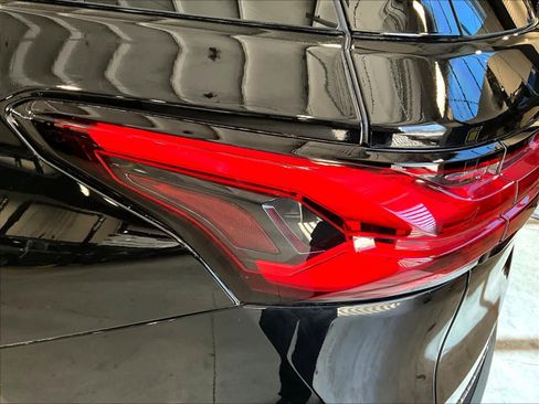 Used 2022 Chevrolet Traverse LT image 35