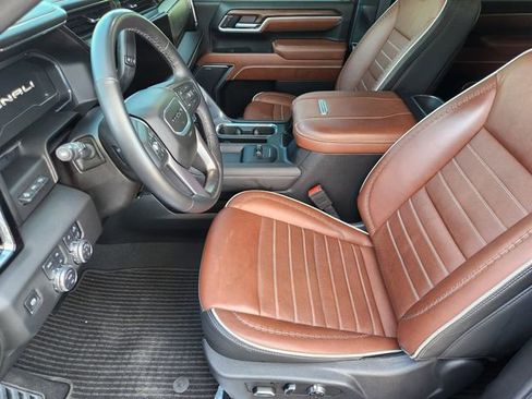 Used 2025 GMC Sierra 2500 Denali Ultimate image 10