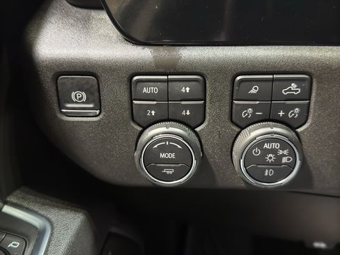 Used 2025 Chevrolet Silverado 2500 LTZ w/ Trail Boss Package image 35