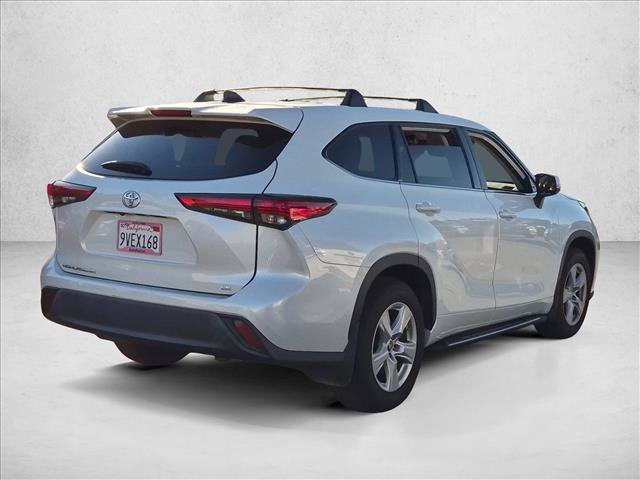 Used 2022 Toyota Highlander LE FWD image 5