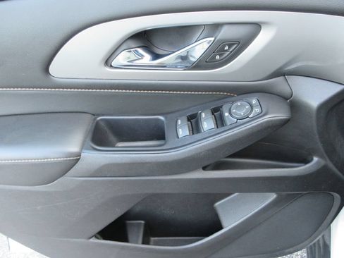 Used 2018 Chevrolet Traverse LT FWD image 22