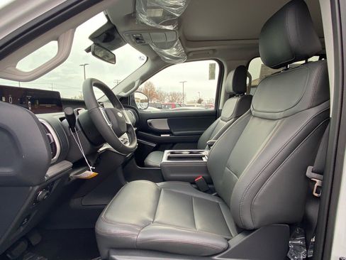 New 2025 Ford Expedition Max Active image 9