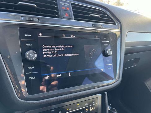 Used 2022 Volkswagen Tiguan SE image 41