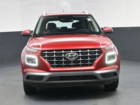 Used 2024 Hyundai Venue Limited image 21