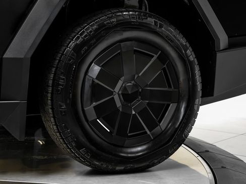 Used 2024 Tesla Cybertruck AWD Crew Cab image 63
