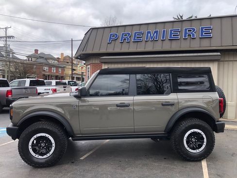 Used 2025 Ford Bronco 4-Door w/ Sasquatch Package image 2