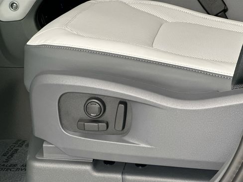 Used 2026 Land Rover Defender 110 S image 18