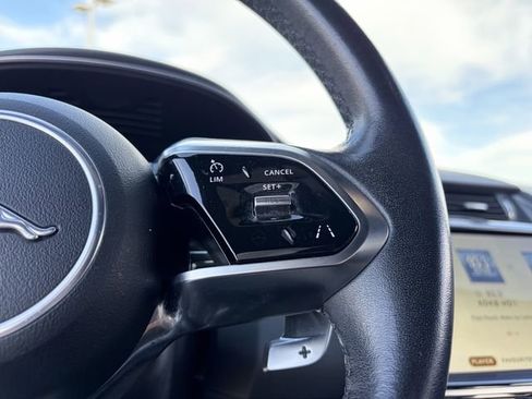 Used 2022 Jaguar E-PACE SE image 9