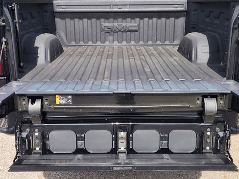 Used 2025 GMC Sierra 1500 AT4 w/ AT4 Premium Package image 26