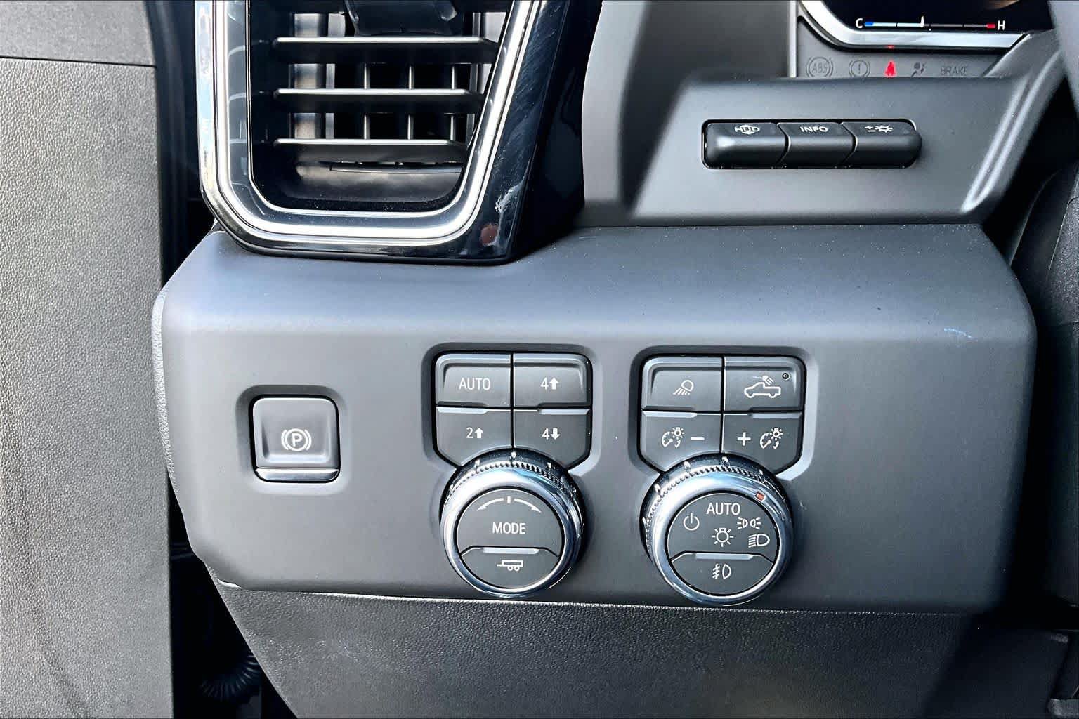 Used 2026 GMC Sierra 2500 Denali Ultimate AWD/4WD image 36