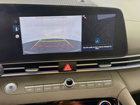 Used 2025 Hyundai Elantra SEL FWD image 23