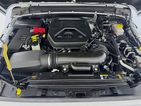 Used 2025 Jeep Wrangler Sahara image 27