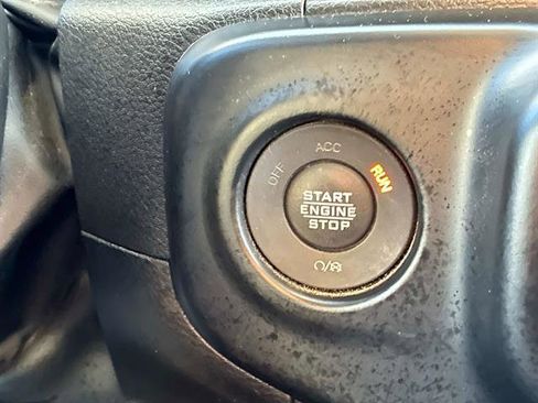 Used 2022 Jeep Gladiator Overland image 25