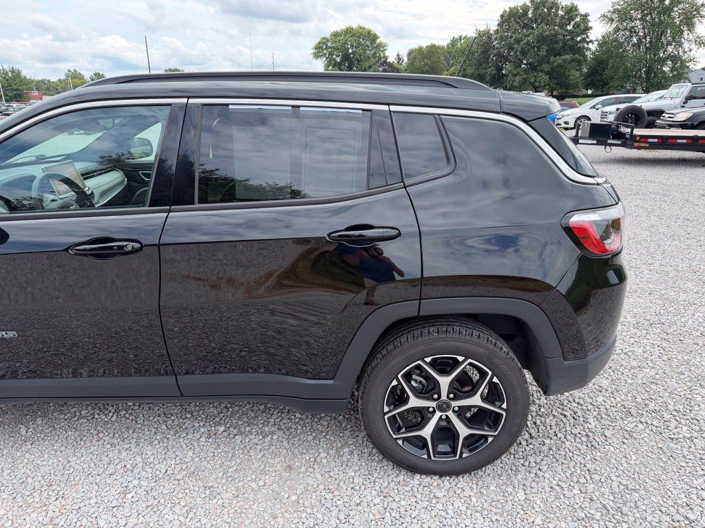 Used 2025 Jeep Compass Limited AWD/4WD image 26