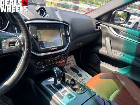 Used 2015 Maserati Ghibli RWD image 17