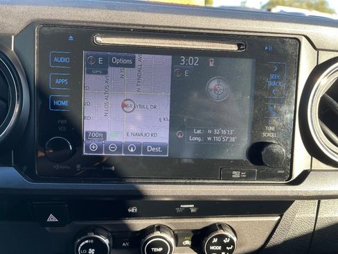 Used 2016 Toyota Tacoma TRD Sport image 15