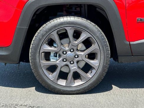 Used 2023 Jeep Renegade Latitude w/ Sun/Sound Group AWD/4WD image 25
