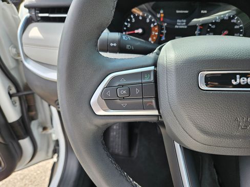 Used 2025 Jeep Compass Limited AWD/4WD image 17