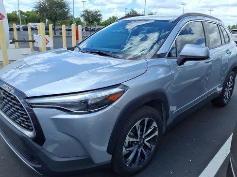 Certified 2022 Toyota Corolla Cross XLE w/ Convenience Package FWD image 1