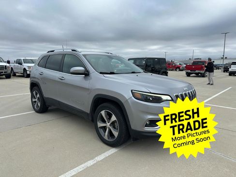Used 2019 Jeep Cherokee Limited image 3