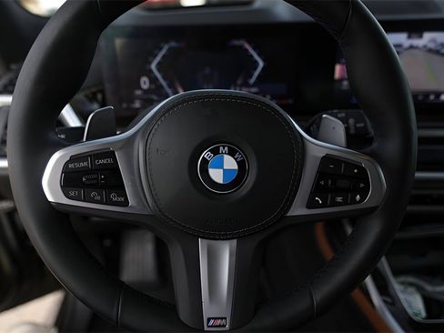 Used 2025 BMW X7 xDrive40i w/ Executive Package image 12