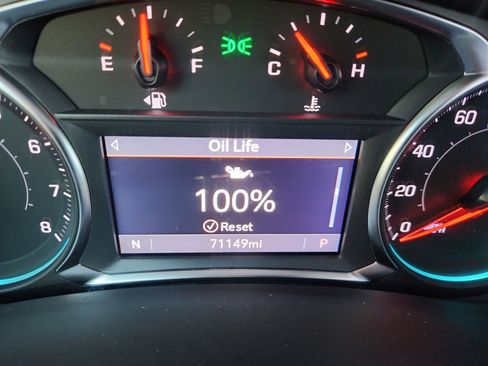 Used 2022 Chevrolet Equinox RS w/ RS Leather Package image 27