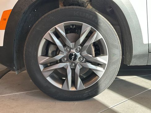 Used 2023 Kia Seltos LX AWD/4WD image 25