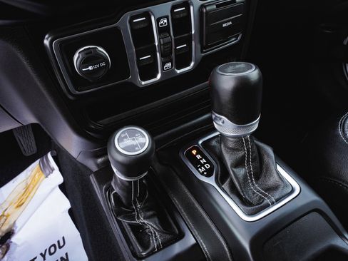 Used 2023 Jeep Wrangler Unlimited Sahara w/ Cold Weather Group image 24