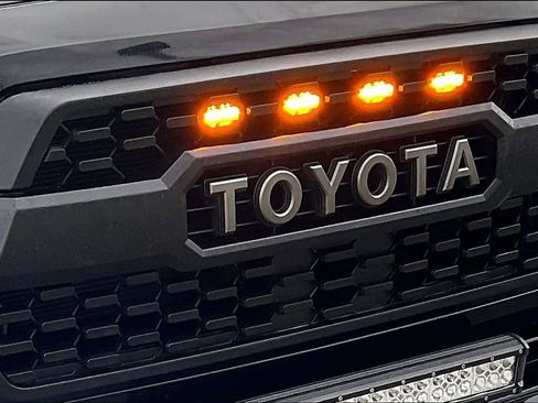 Used 2017 Toyota Tacoma TRD Sport w/ Tow Package image 30