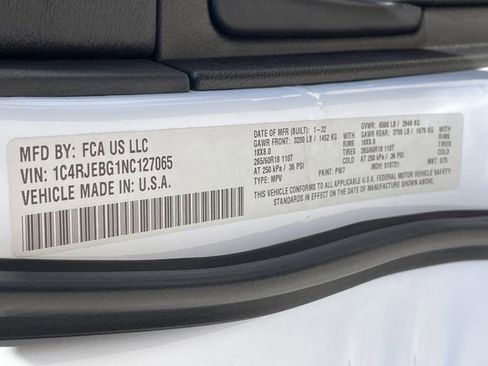 Used 2022 Jeep Grand Cherokee Limited image 30