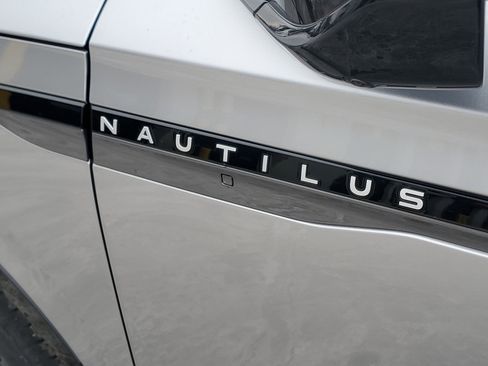 New 2026 Lincoln Nautilus Reserve w/ Jet Appearance Package image 7