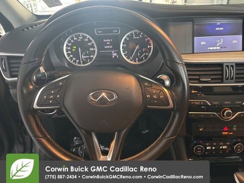 Used 2018 INFINITI QX30 Premium image 19