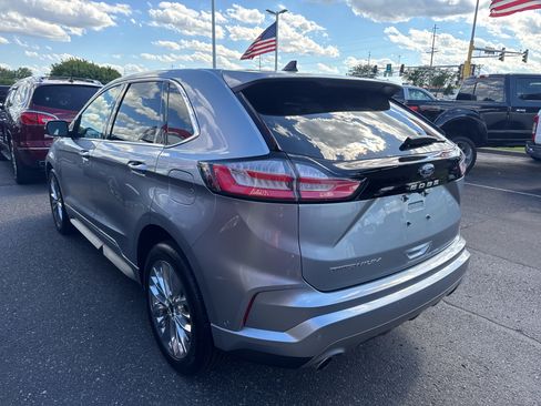Used 2021 Ford Edge Titanium w/ Equipment Group 301A FWD image 2