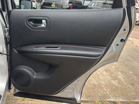 Used 2011 Nissan Rogue SV w/ SL Pkg image 19