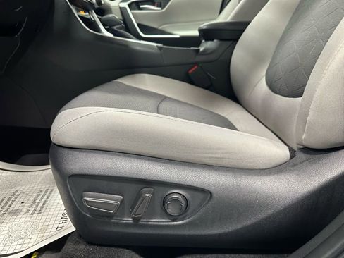 Used 2025 Toyota RAV4 XLE image 12