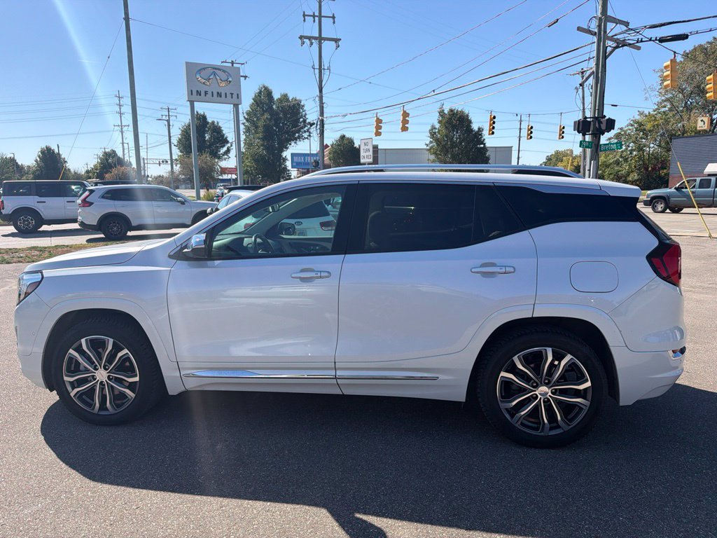 Used 2020 GMC Terrain Denali w/ Denali Premium Package AWD/4WD image 2