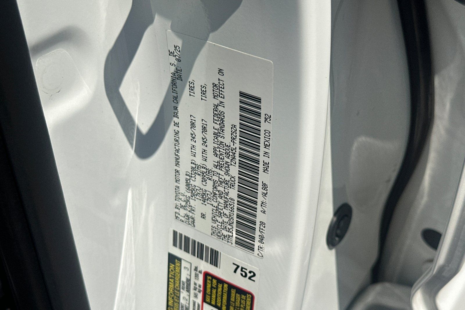 Certified 2025 Toyota Tacoma SR5 AWD/4WD image 36
