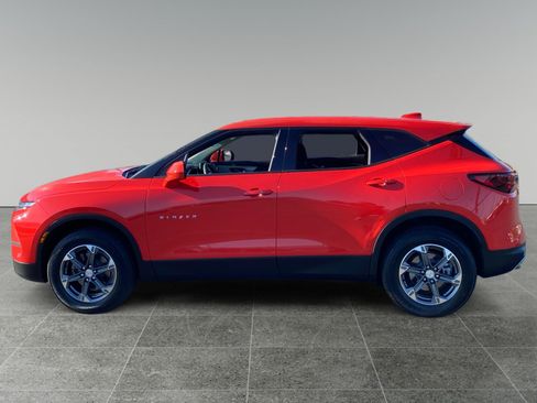 Used 2025 Chevrolet Blazer LT FWD image 2